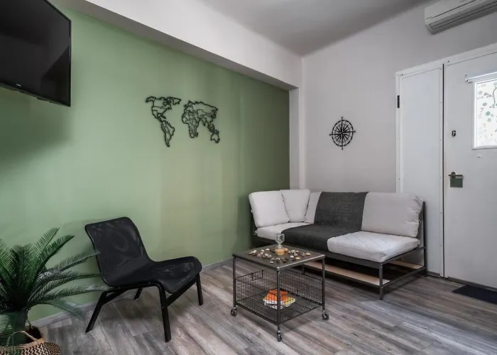 Autonomous House In The Heart Of Plaka